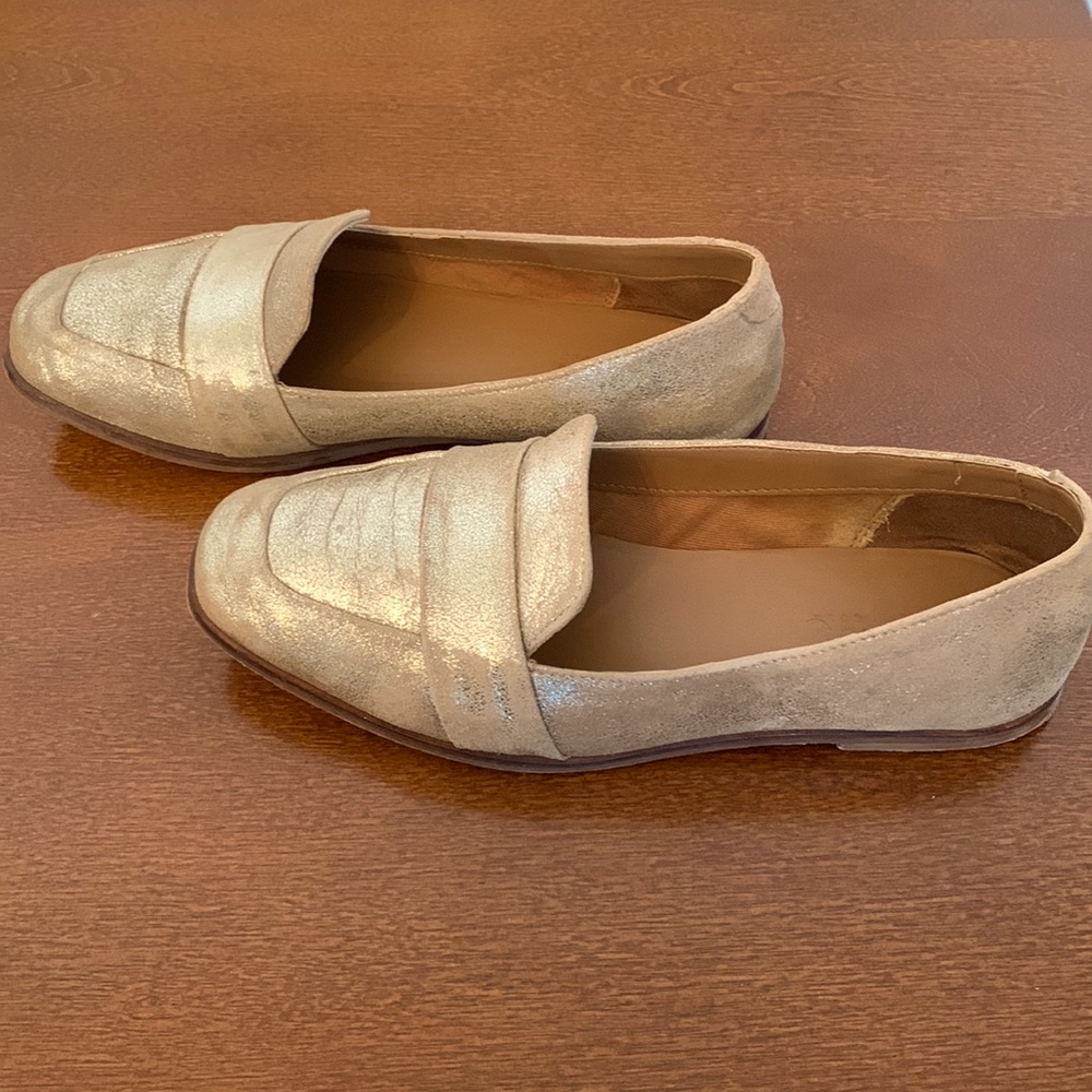 Kenneth Cole Reaction Metallic Gold Loafers